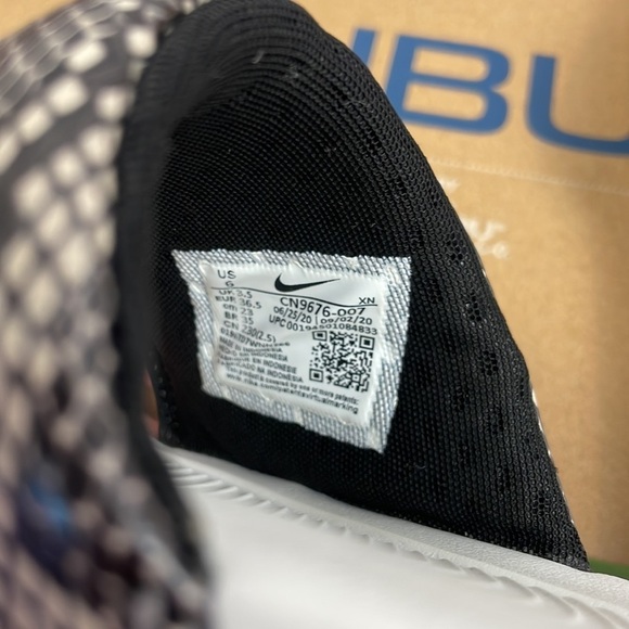 Nike Victori One Women's Slide Sandals SZ 6 Snake Skin Slip On - Picture 9 of 9